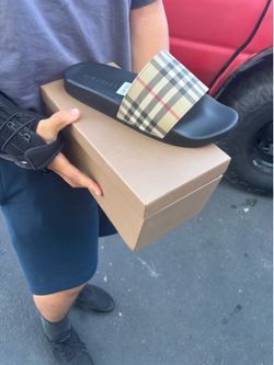 BURBERRY SLIDES