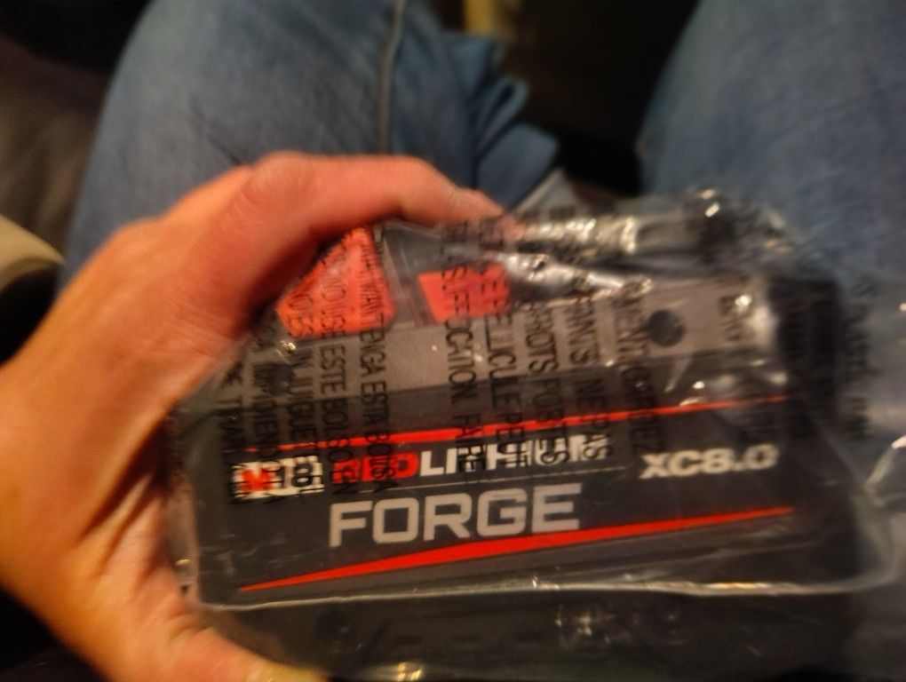MILWAUKEE M18 FORGE 8.0 RED LITHIUM BATTERY