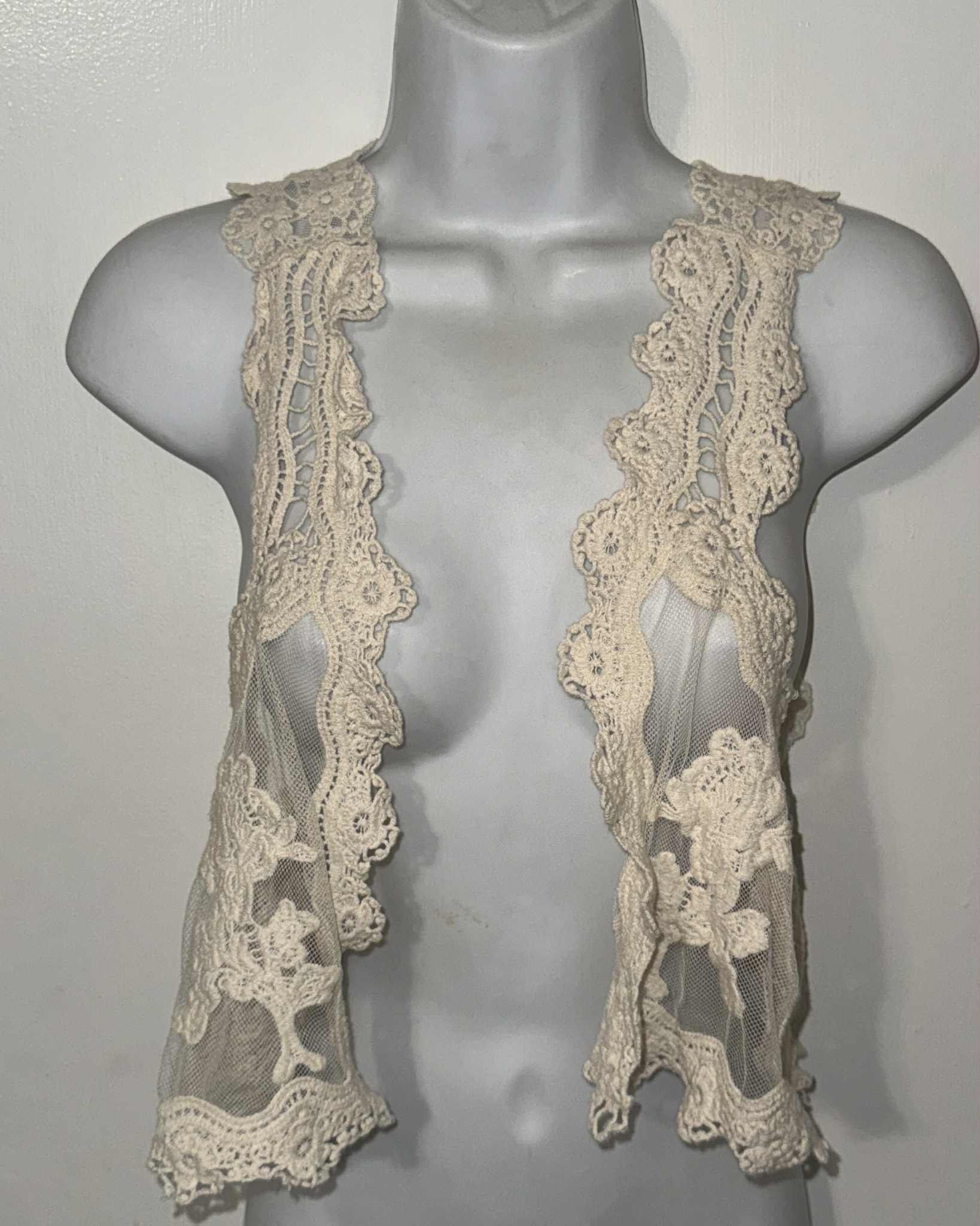 Cute vintage lace mesh vest