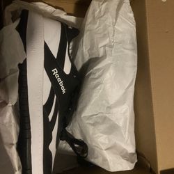 Reebok Black And White Size 10.5 Men 