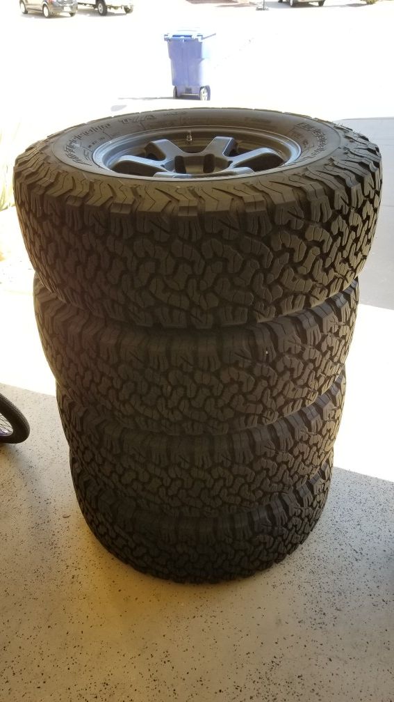 BF Goodrich T/A KO2 + FN 17″ Konig Six Shooter Wheels
