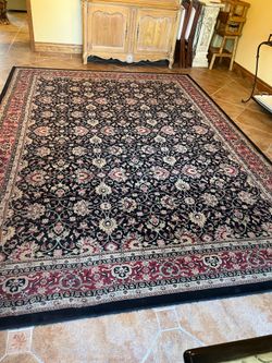 Large Traditional Area Rug – Excellent Condition