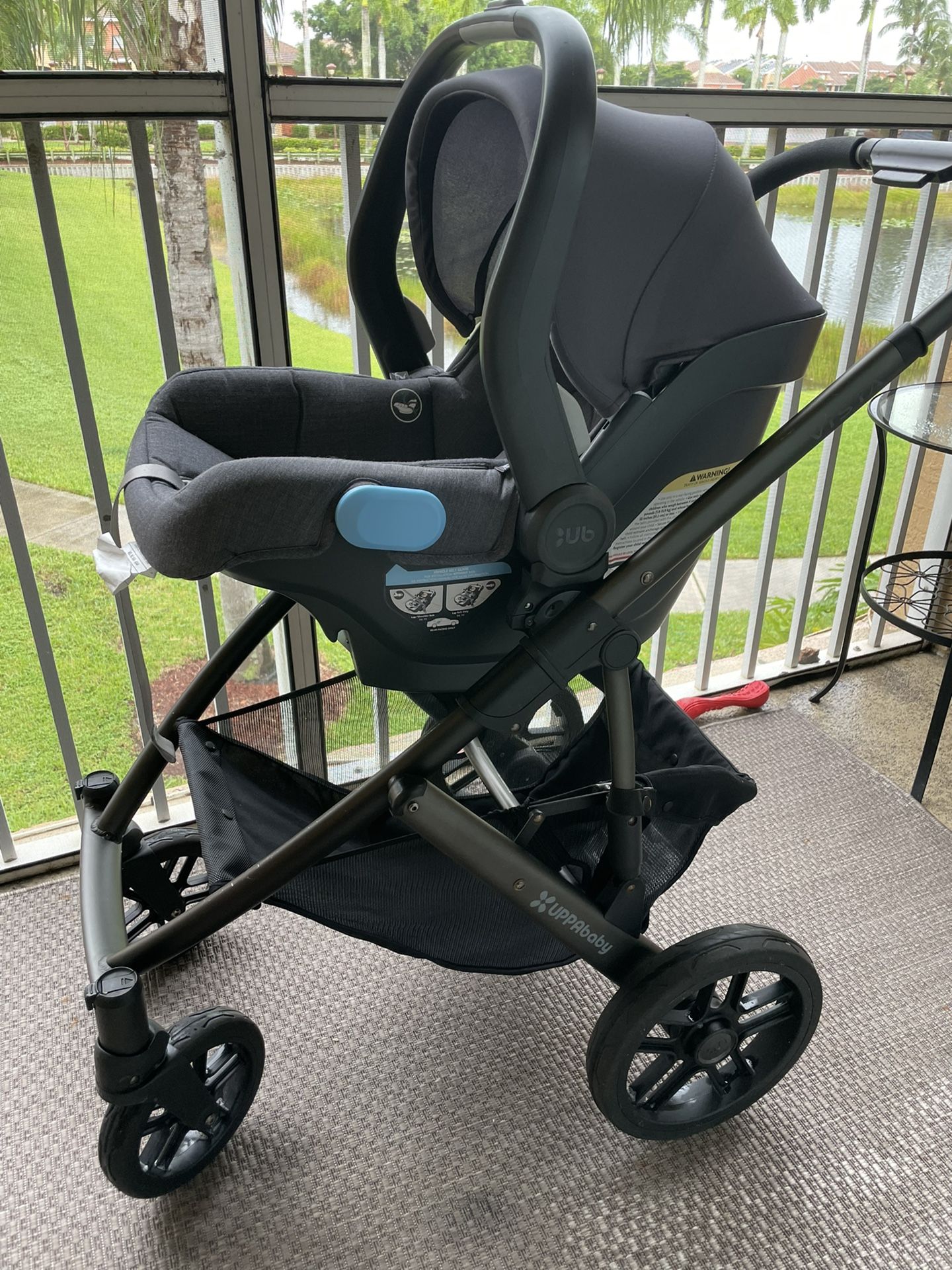 Uppababy Vista Stroller 2014 and Mesa Car Seat 2020 With Adapters 