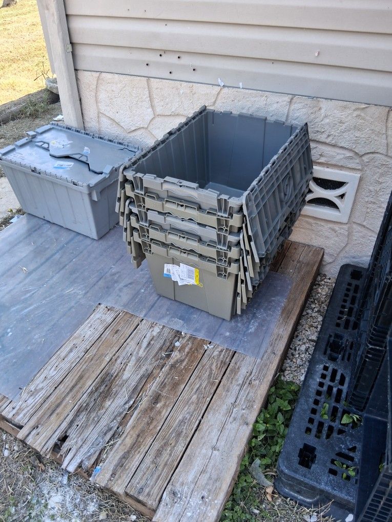 I HAVE 6 STORAGE CONTAINERS WITH FOLDING LIDS AVAILABLE $ 6.00 EACH WILL TAKE $36.00 FOR ALL