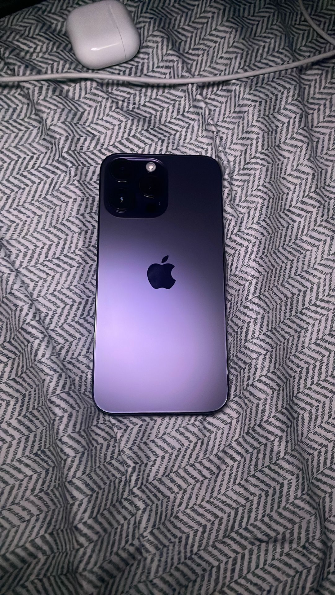 iPhone 14pro Max Read Below