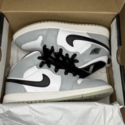 Size 2y Kids Grey Jordan 1 Mid