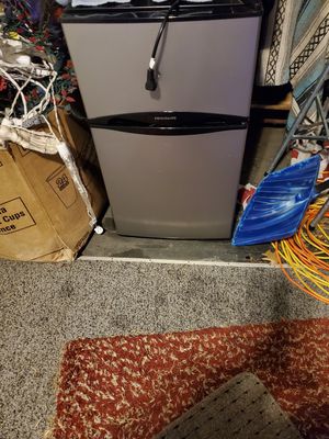 Photo Small refrigerator only been used for about 3 months