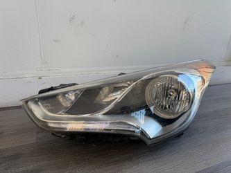 2013-17 Hyundai Veloster Driver and passenger side headlight
