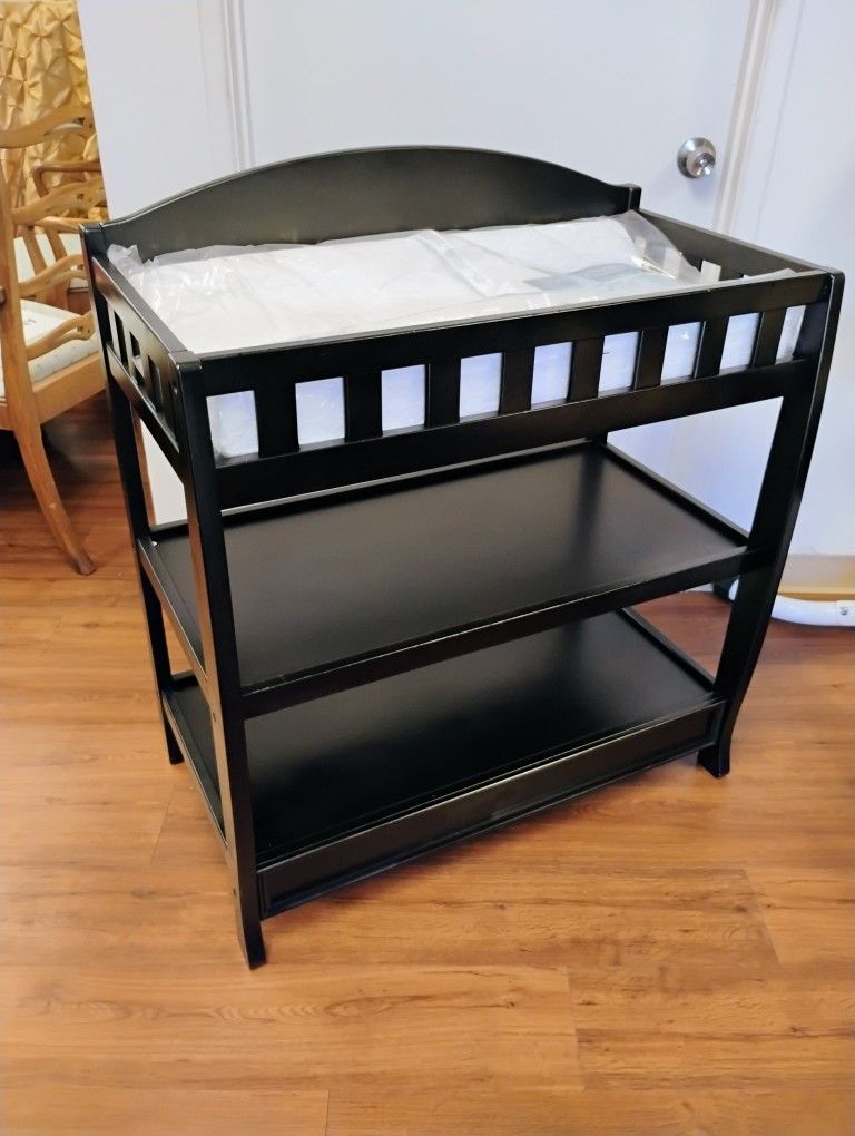 Changing Table With Mattress Pad