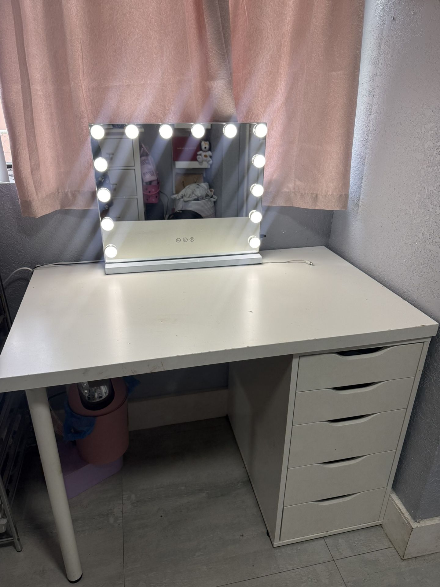 White Desk/vanity And Mirror