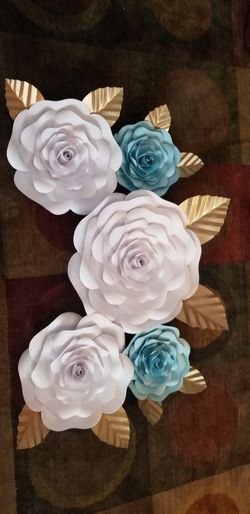 Paper flowers and paper roses. Flores de papel