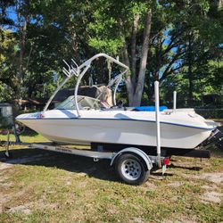 Good Running 18 Foot Sea Ray Ski Boat.