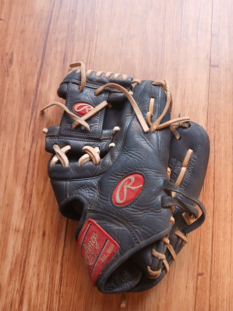 Rawlings Baseball Glove