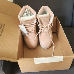 NEW PINK LADIES SNOW BOOTS SIZE 11
