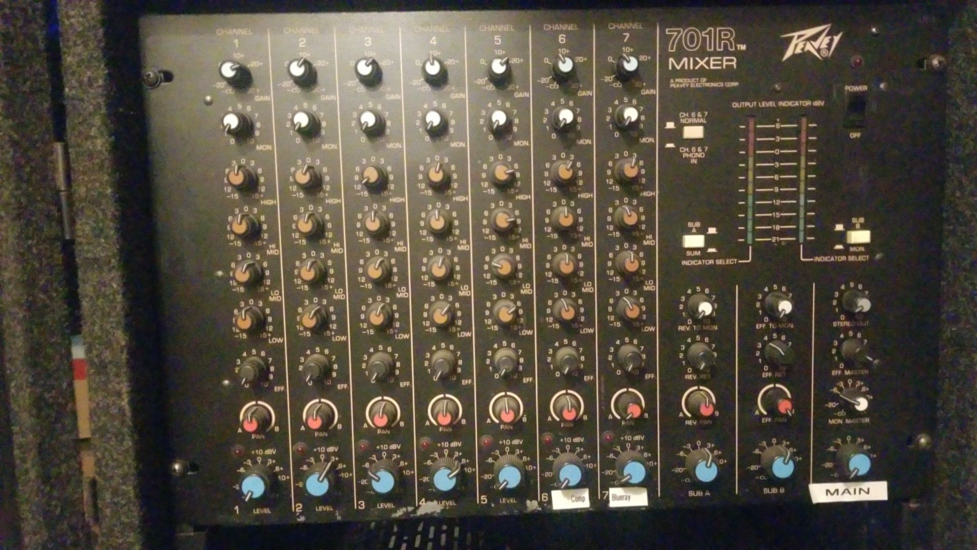 PEAVEY 701R 7CHANNEL 4BAND EQ PRO AUDIO RACK VINTAGE 1980's MIXER