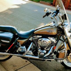 2005 Harley Davidson Road King FLHR