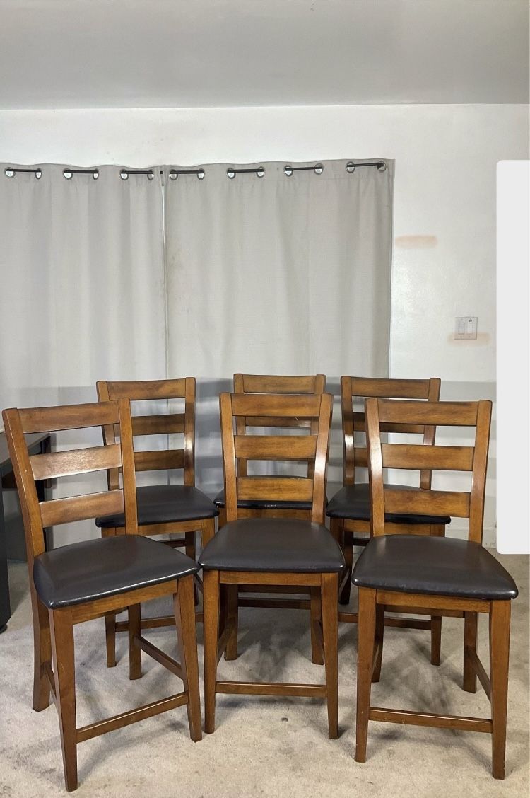 Handsome Counter Height Chairs / 24” Stools (6)