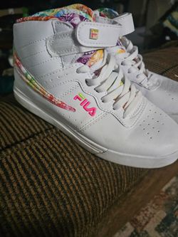 Fila tennis shoe