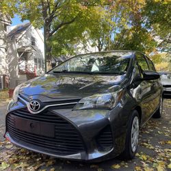 Yaris Toyota 2017  Gray 