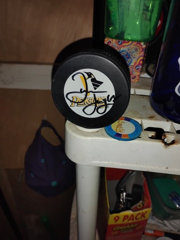 Autograph NHL Hockey Puck