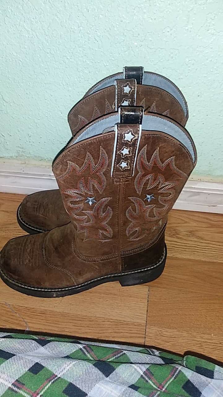 Ariat womens boots size 9