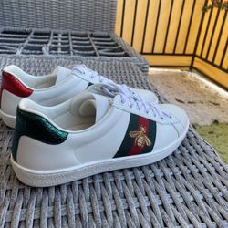 Gucci Ace Shoes Embroidered Bee