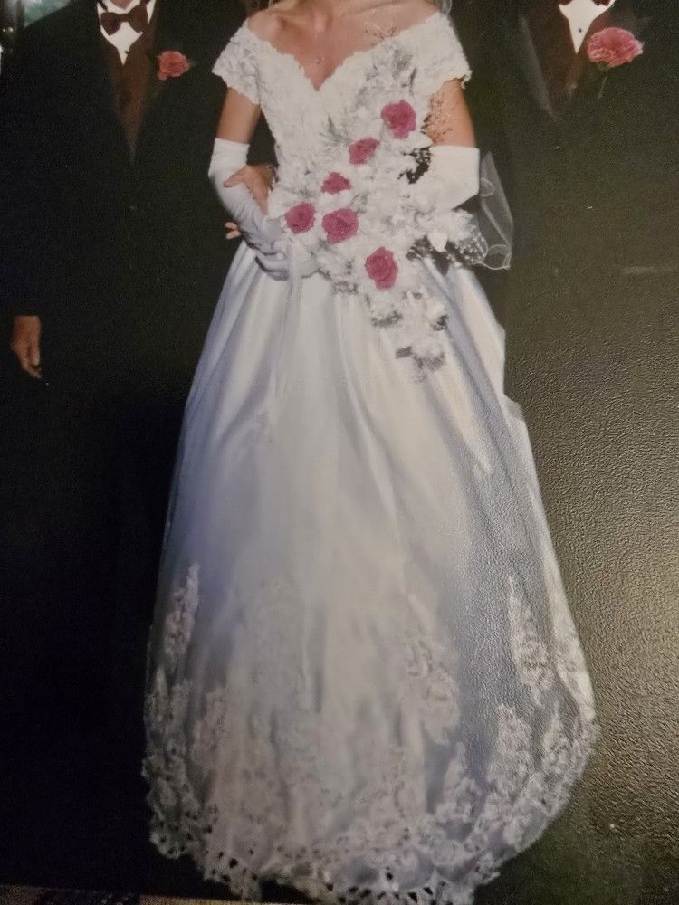 Size 8 Women's Main Event Beautiful Wedding Dress Worn Once