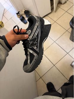 Mens 1906r In Metallic Silver/metallic Gold/black