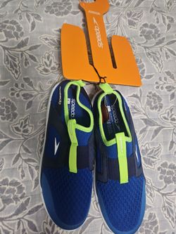 Speedo water shoes