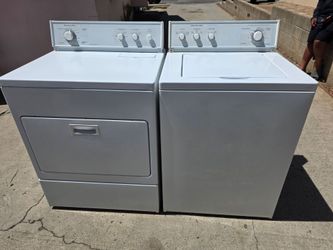 KitchenAid washer and gas dryer set