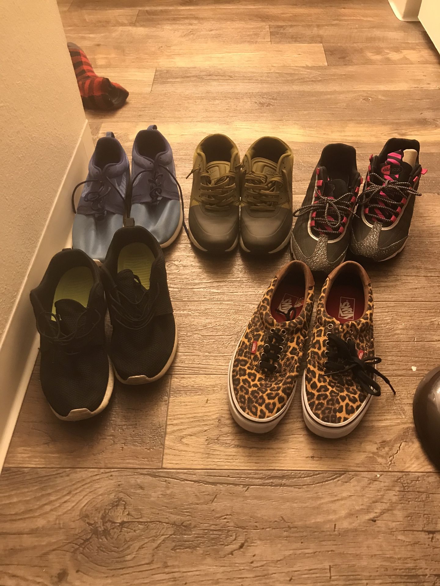 20$ a piece various shoes