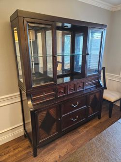 Curio Cabinet / China Hutch