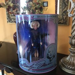 Marilyn Monroe Collector's series Doll "Spectacular Showgirl Marilyn " 