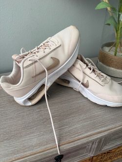 Women’s Nike shoes 9.5
