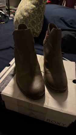 Roxy brown ankle boots