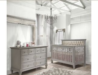 Natart Belmont Convertible Crib With Dresser/Hutch