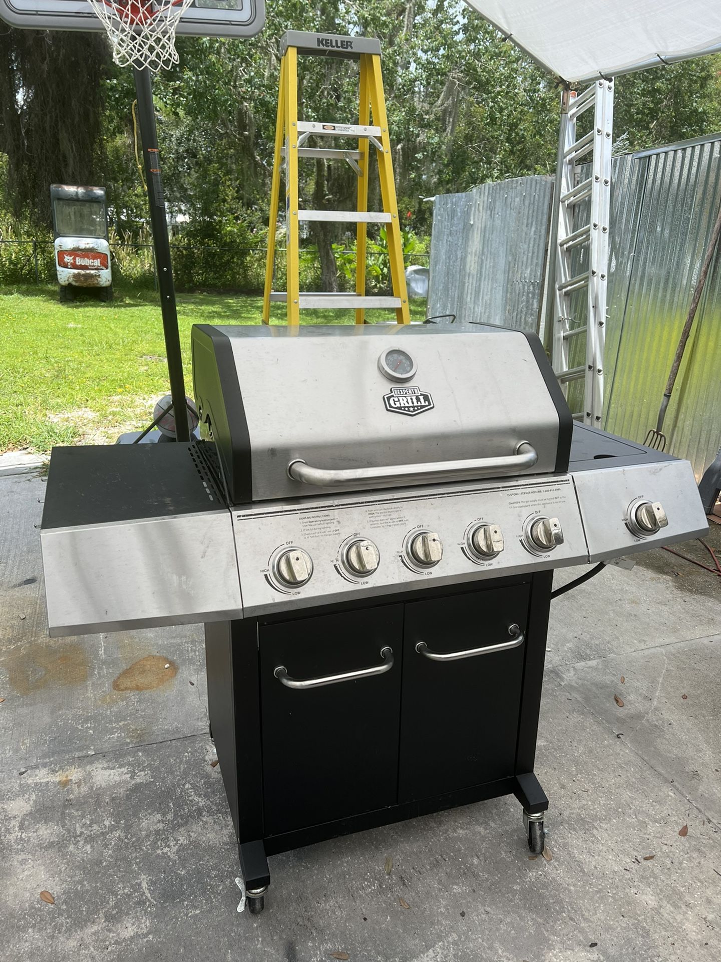 BBQ Expert Grill 5 Burner!! Propane gas