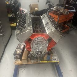Chevy 454 Aluminum Headed Engine