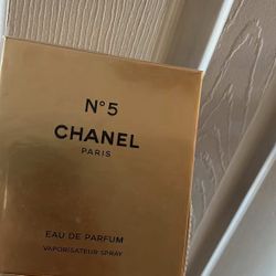 .5 Chanel Paris 