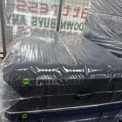 QUEEN SIZE SIMMONS BEAUTYREST BLACK SERIES 3 (PLUSH) PILLOW TOP MATTRESS & BOX SPRING BED SET