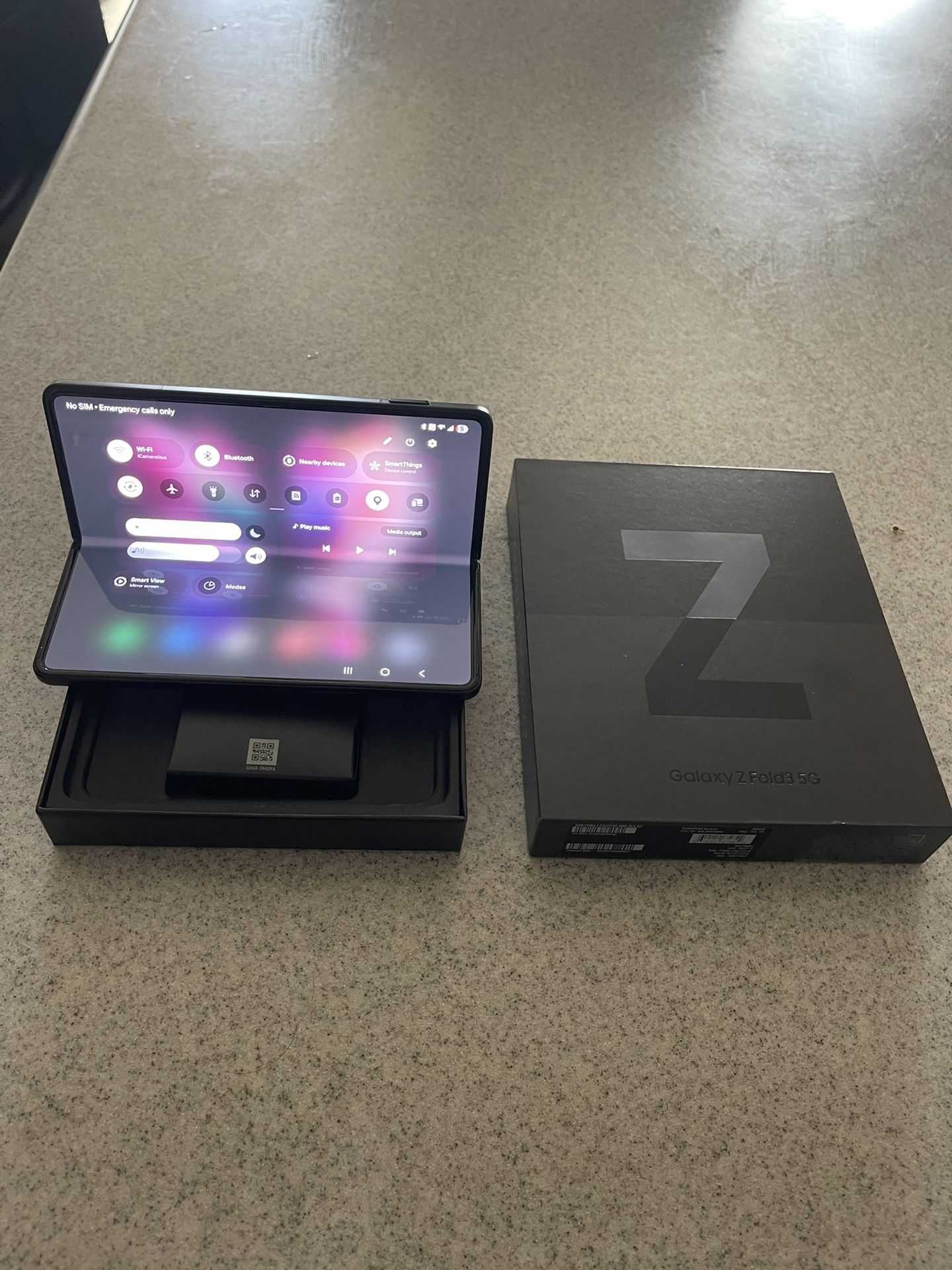 FACTORY UNLOCKED SAMSUNG Z FOLD 3 256gb W/glass $ Case