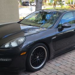 2011 Porsche Panamera clean title