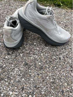 Men’s running, walking shoes. Like new. Saucony Ride 18.