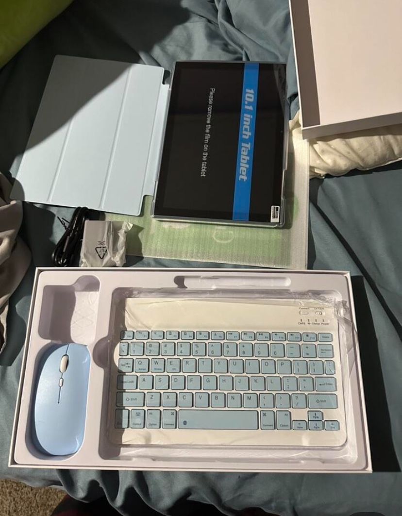 Brand New Tablet ( Includes Everything In The Picture)