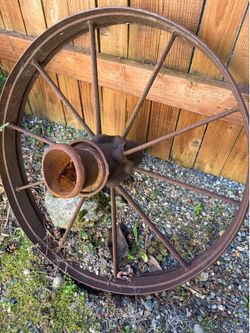 Large 28" Antique Steel WAGON WHEEL Farm Garden Metal Yard Art