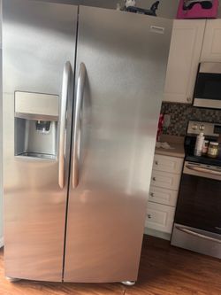 Frigidaire Gallery LGHX2636TFB Refrigerator