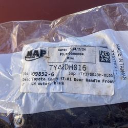1997 To 2001 Toyota Camry Drivers Front Door Handle 