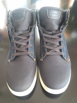 Levis boots size 9