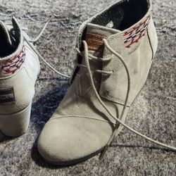 Tom's Women Suede Grey Wedge Bootie