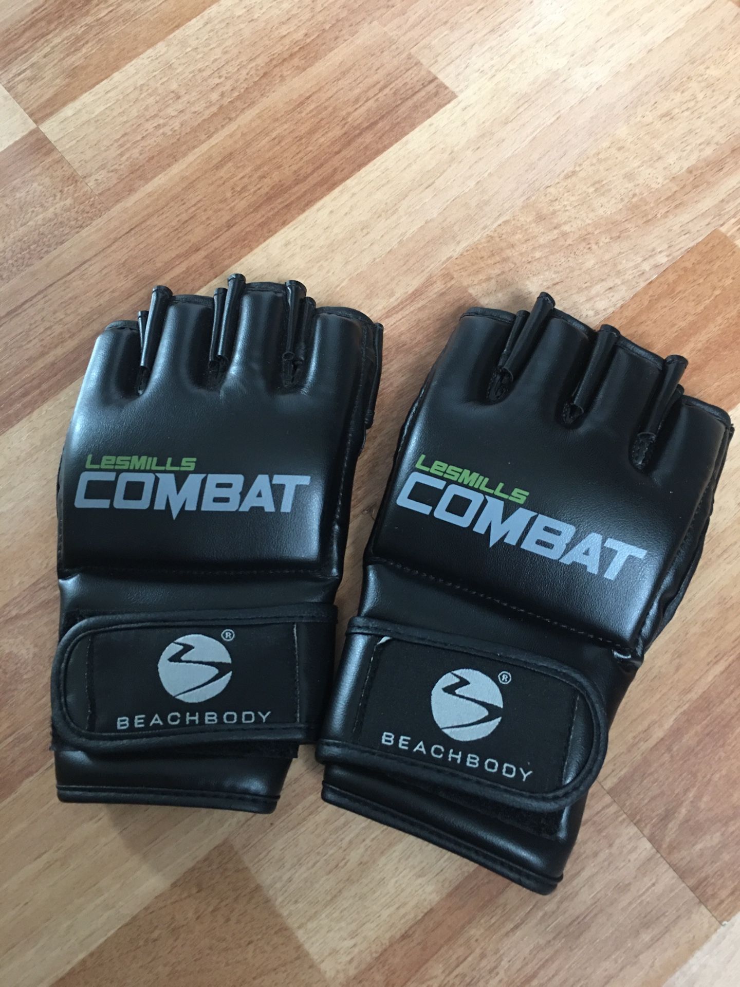Beachbody les mills combat gloves